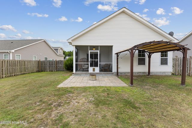318 Long Pond Drive, Sneads Ferry, NC 28460