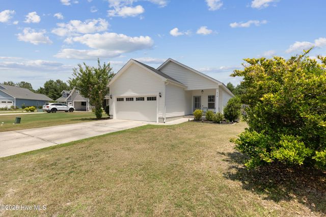 318 Long Pond Drive, Sneads Ferry, NC 28460