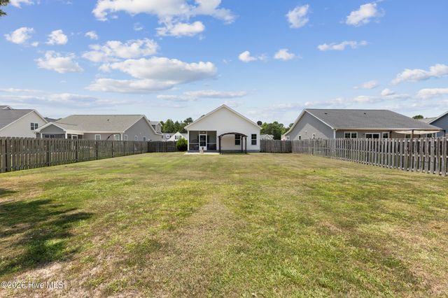 318 Long Pond Drive, Sneads Ferry, NC 28460