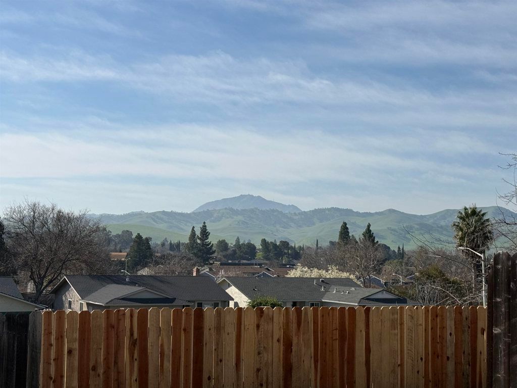 Image 24 of property listing at 108 Fleetwood Dr, Antioch, CA 94509