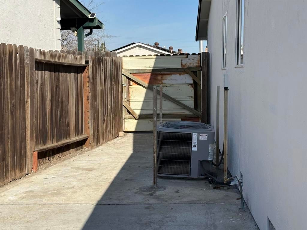 Image 25 of property listing at 108 Fleetwood Dr, Antioch, CA 94509