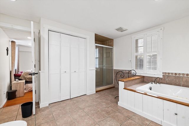 127 N Main St, West Boylston, MA 01583