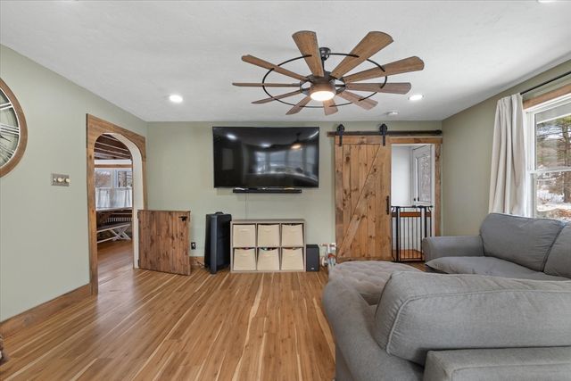 127 N Main St, West Boylston, MA 01583