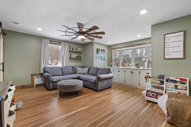 127 N Main St, West Boylston, MA 01583