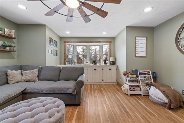 127 N Main St, West Boylston, MA 01583