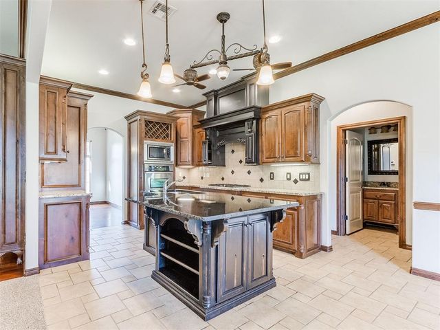 12607 Forest Oaks Drive, Choctaw, OK 73020
