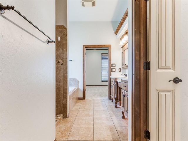 12607 Forest Oaks Drive, Choctaw, OK 73020