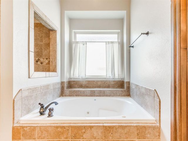 12607 Forest Oaks Drive, Choctaw, OK 73020
