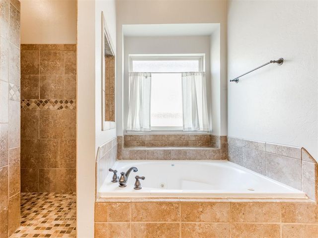 12607 Forest Oaks Drive, Choctaw, OK 73020