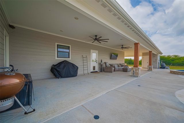 16702 Dipple Road, Guy, TX 77444