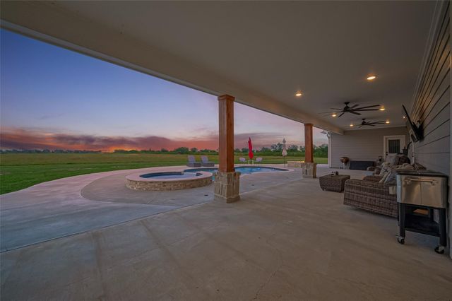 16702 Dipple Road, Guy, TX 77444