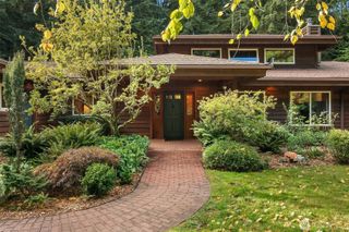 27407 94th Avenue SW, Vashon, WA 98070