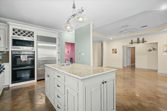 131 Shadow Lake Dr., Hattiesburg, MS 39402