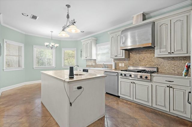 131 Shadow Lake Dr., Hattiesburg, MS 39402