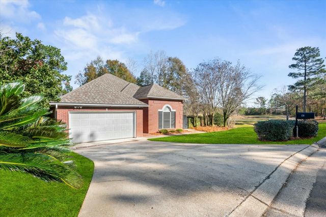 131 Shadow Lake Dr., Hattiesburg, MS 39402