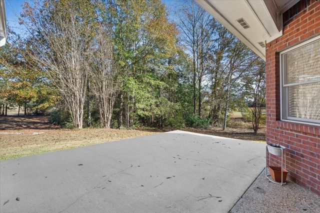 131 Shadow Lake Dr., Hattiesburg, MS 39402