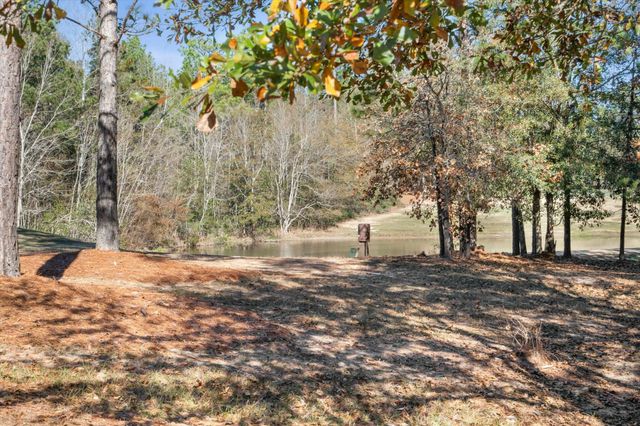 131 Shadow Lake Dr., Hattiesburg, MS 39402