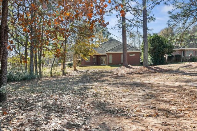 131 Shadow Lake Dr., Hattiesburg, MS 39402