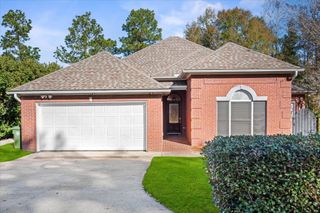 131 Shadow Lake Dr., Hattiesburg, MS 39402