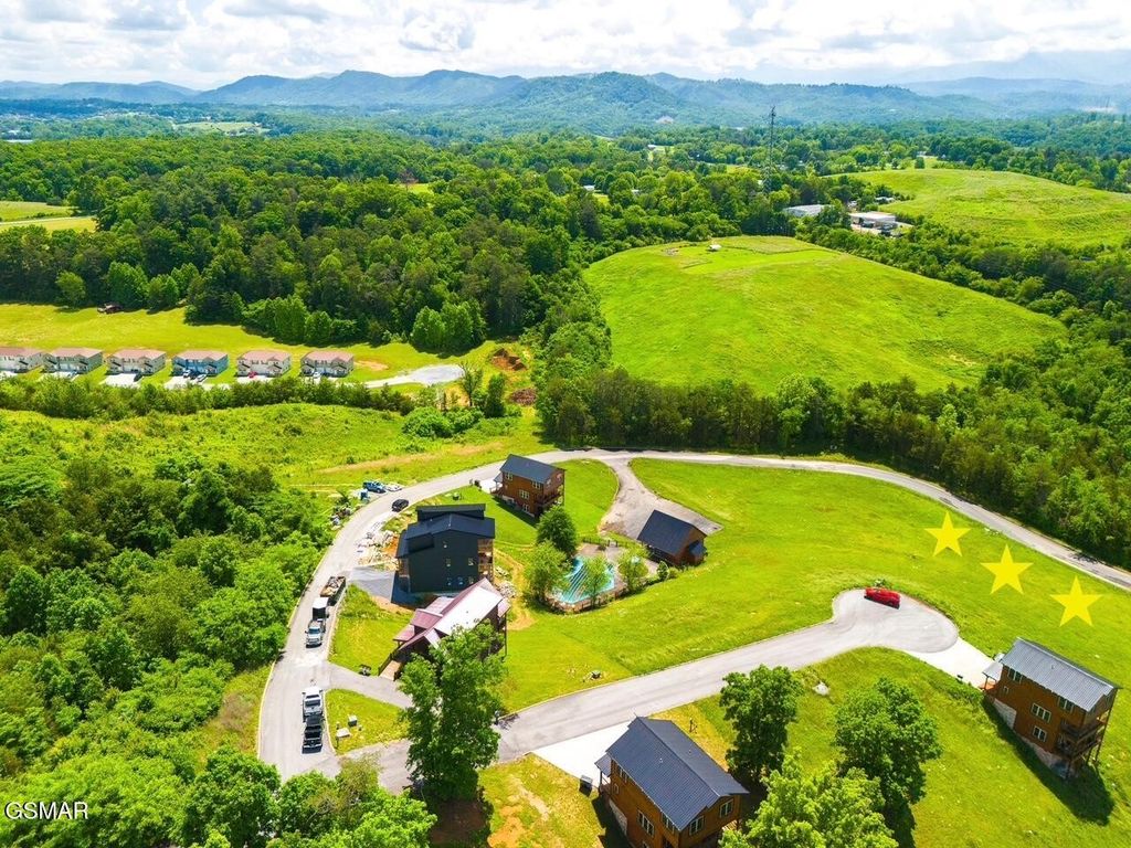 3 Bullwinkle Way, Sevierville, TN 37862