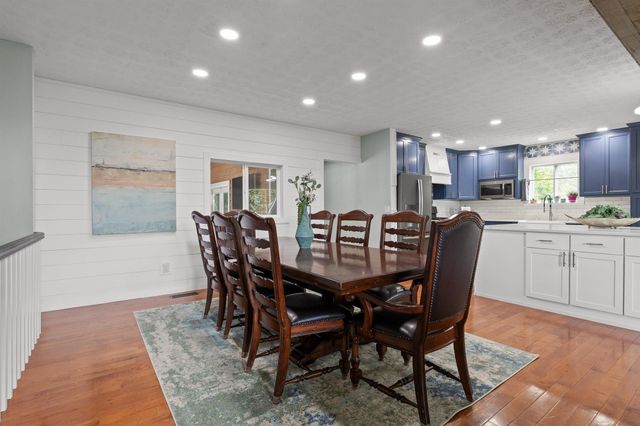 9853 Hixson Pike, Soddy Daisy, TN 37379