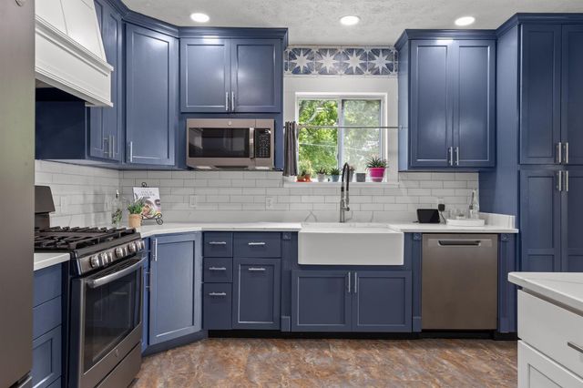 9853 Hixson Pike, Soddy Daisy, TN 37379