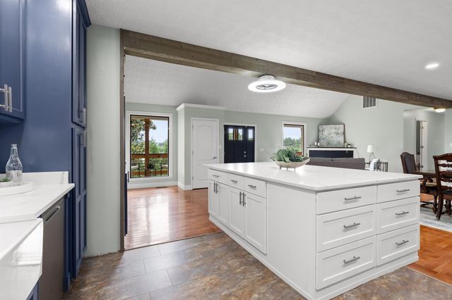 9853 Hixson Pike, Soddy Daisy, TN 37379