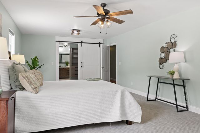 9853 Hixson Pike, Soddy Daisy, TN 37379