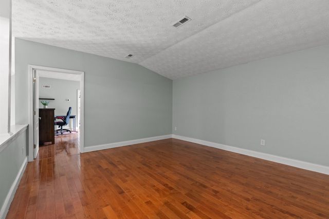 9853 Hixson Pike, Soddy Daisy, TN 37379