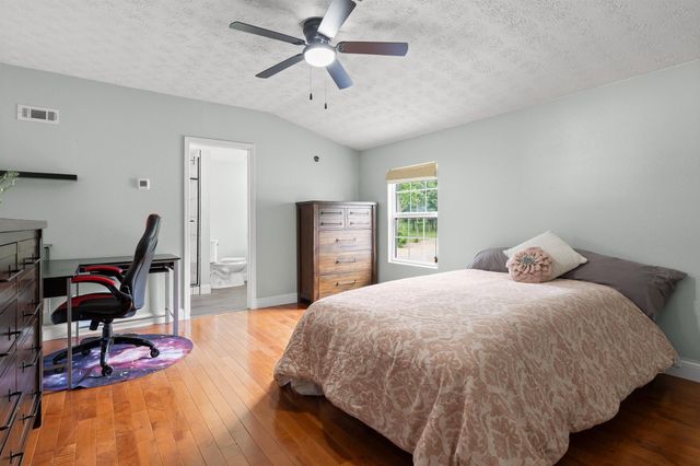 9853 Hixson Pike, Soddy Daisy, TN 37379