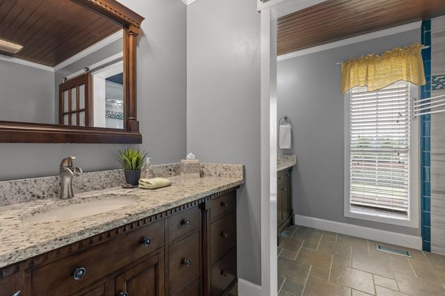 9853 Hixson Pike, Soddy Daisy, TN 37379