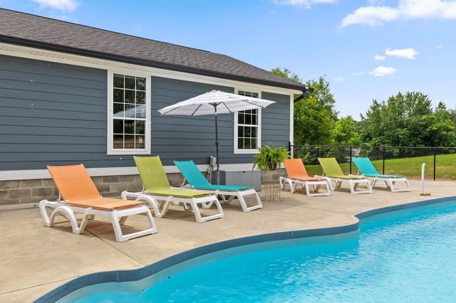 9853 Hixson Pike, Soddy Daisy, TN 37379