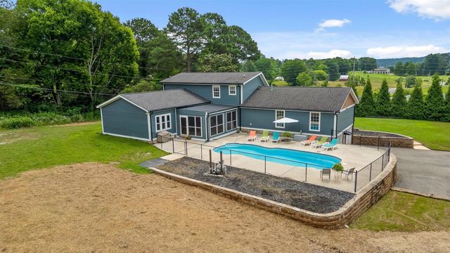 9853 Hixson Pike, Soddy Daisy, TN 37379