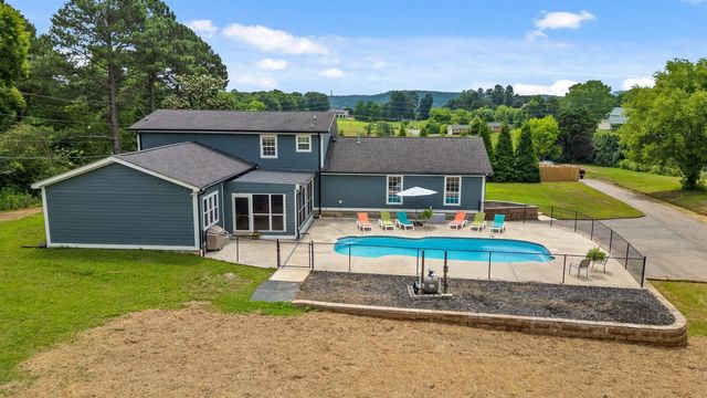 9853 Hixson Pike, Soddy Daisy, TN 37379