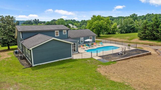 9853 Hixson Pike, Soddy Daisy, TN 37379