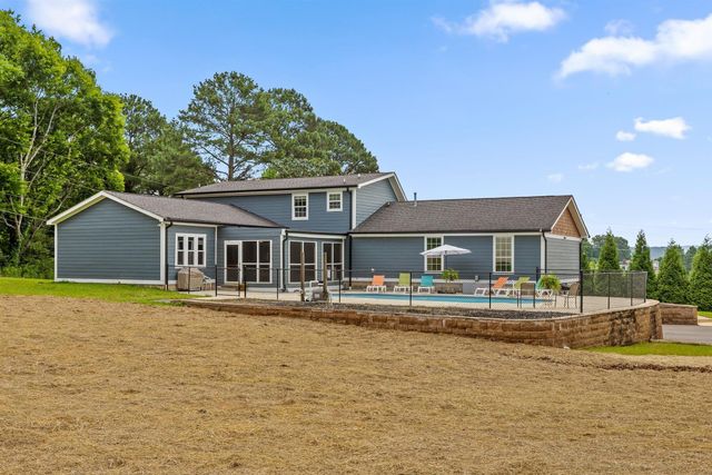 9853 Hixson Pike, Soddy Daisy, TN 37379