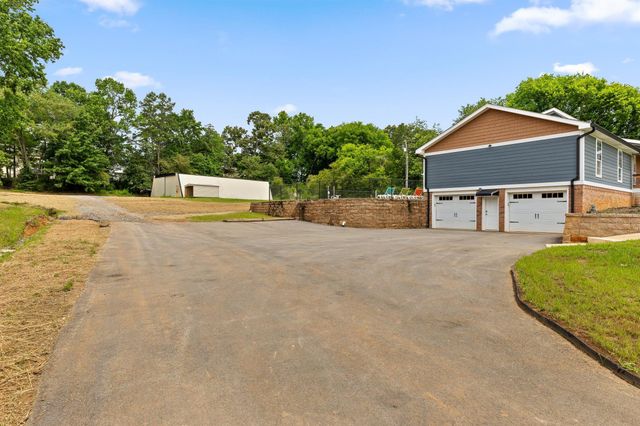 9853 Hixson Pike, Soddy Daisy, TN 37379