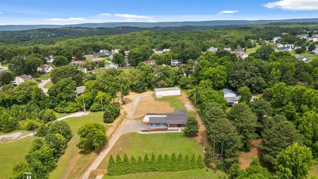 9853 Hixson Pike, Soddy Daisy, TN 37379