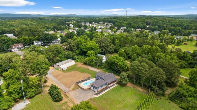 9853 Hixson Pike, Soddy Daisy, TN 37379