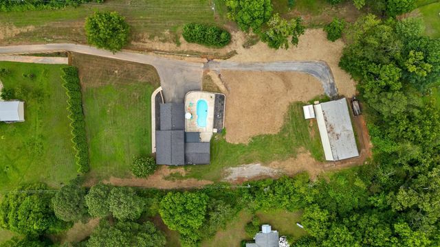 9853 Hixson Pike, Soddy Daisy, TN 37379