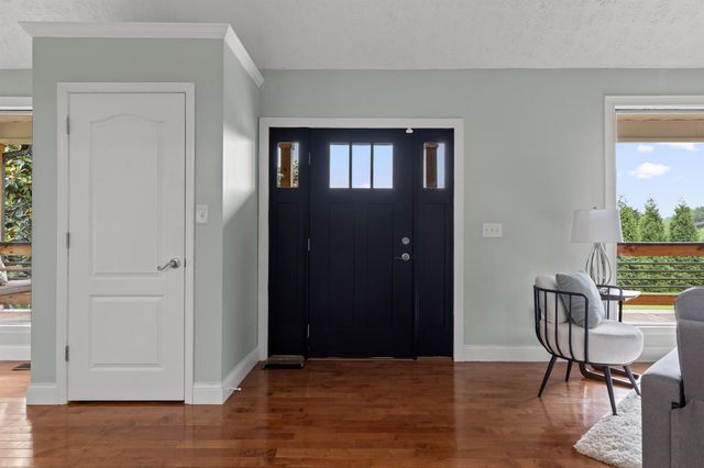 9853 Hixson Pike, Soddy Daisy, TN 37379