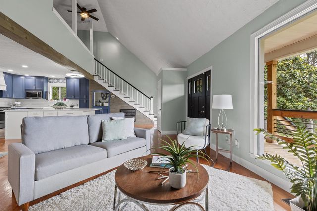 9853 Hixson Pike, Soddy Daisy, TN 37379