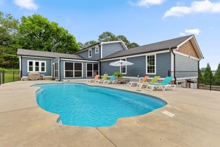 9853 Hixson Pike, Soddy Daisy, TN 37379