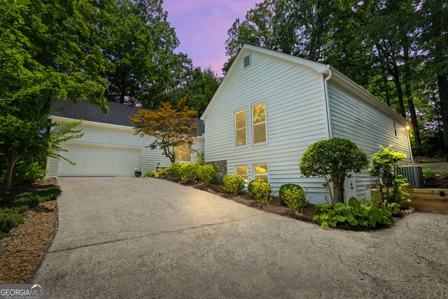 1595 Sandpoint Drive NE, Roswell, GA 30075