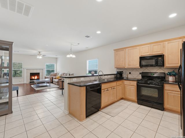 127 MIRROR LK, San Antonio, TX 78260