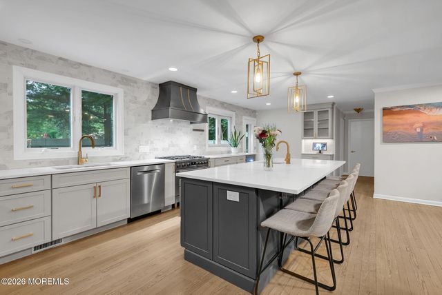 10 Tilton Road, Middletown, NJ 07748