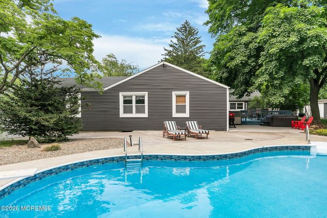 10 Tilton Road, Middletown, NJ 07748