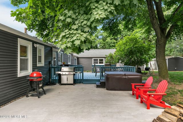 10 Tilton Road, Middletown, NJ 07748
