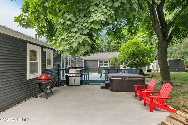 10 Tilton Road, Middletown, NJ 07748