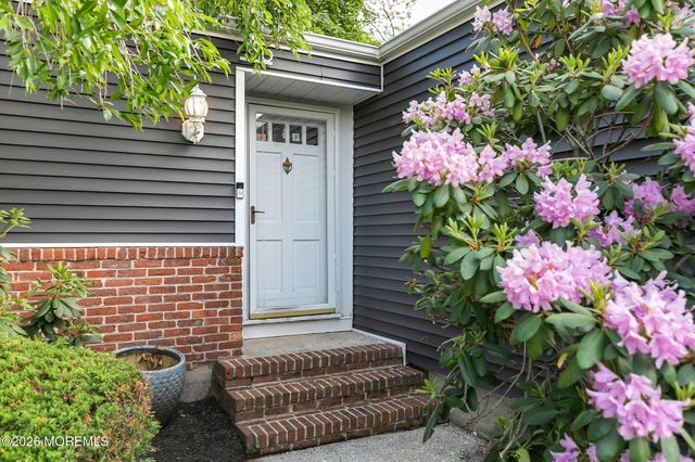 10 Tilton Road, Middletown, NJ 07748